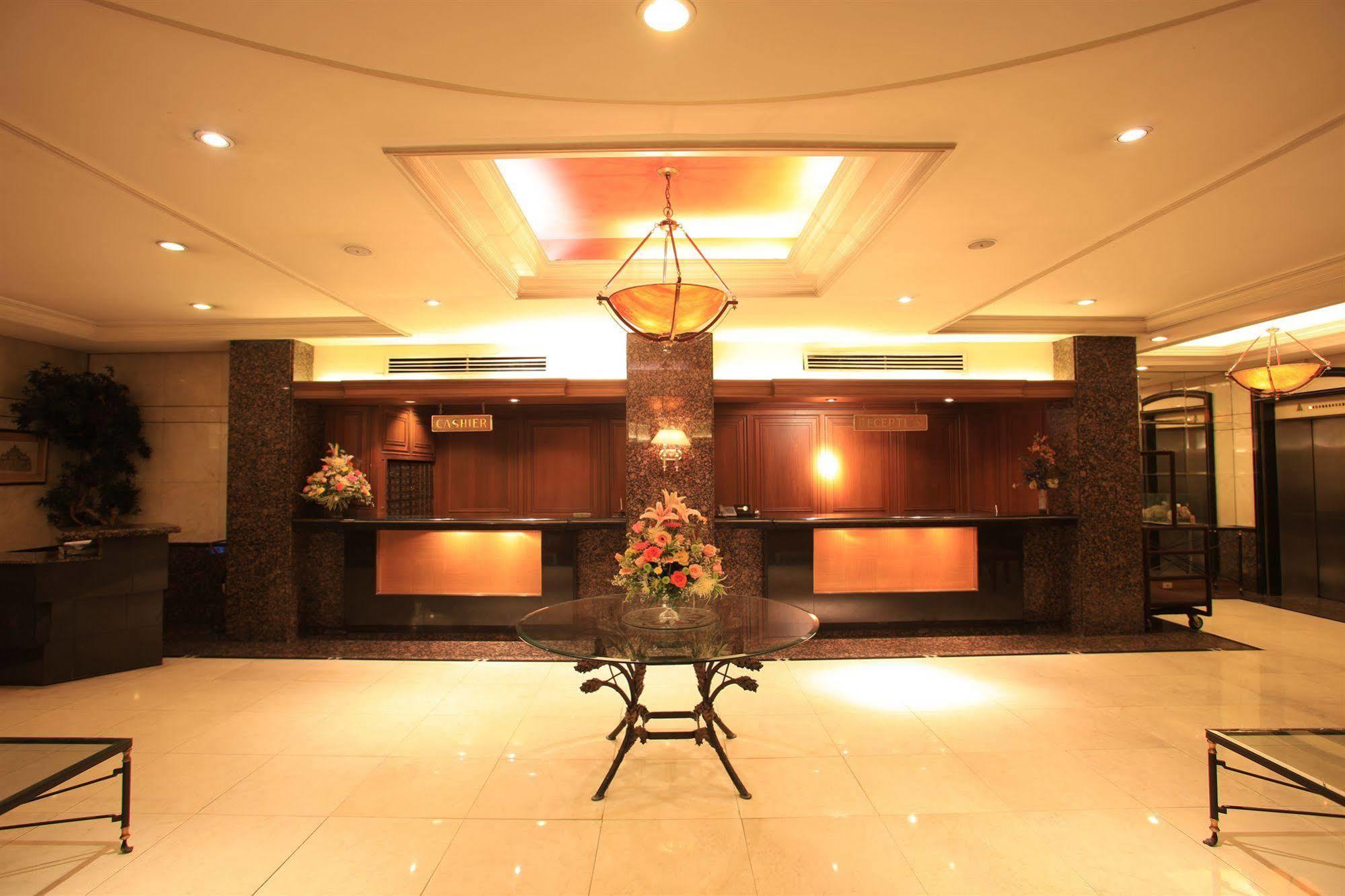 Mabini Mansion Hotel & Residential Suites Manila Exterior photo